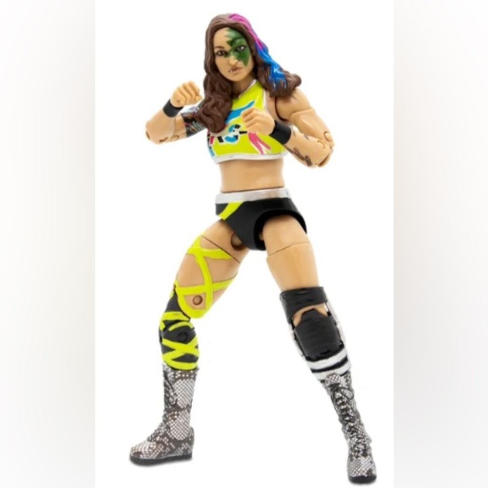 This used Aew figure is Kris statlander.